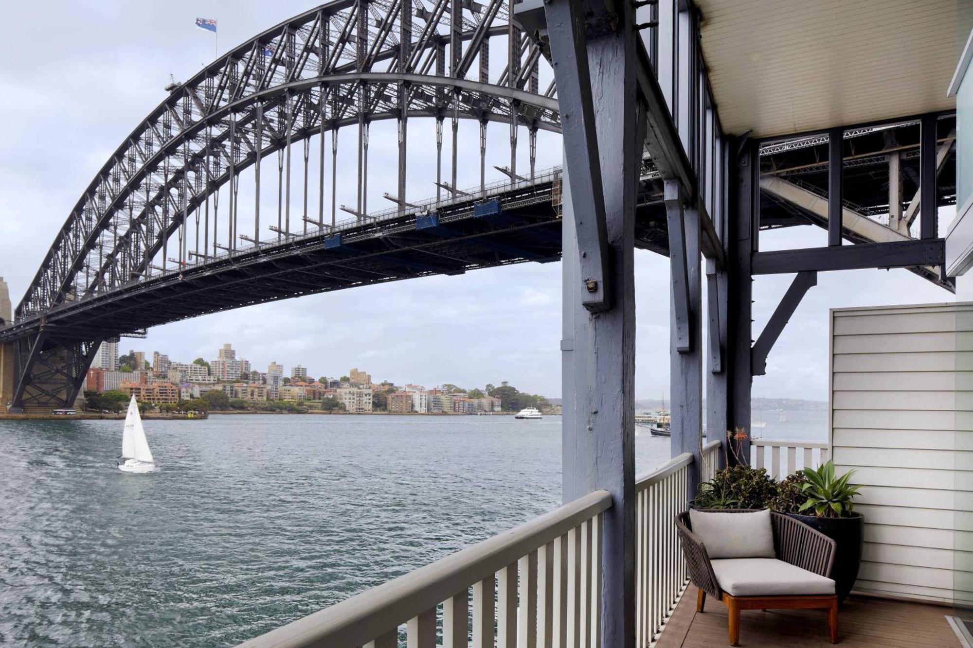Pier One Sydney Harbour, Autograph Collection Hotel Exterior foto The view from a balcony at the Wrest Point Casino